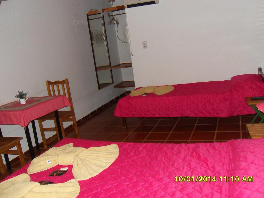 Hostel Y Posada Colibri Puerto Iguazú Szoba fotó