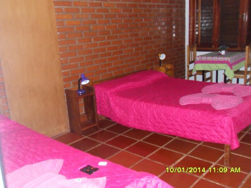 Hostel Y Posada Colibri Puerto Iguazú Szoba fotó