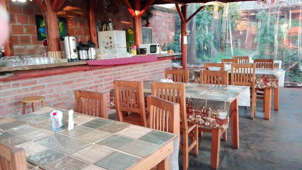Hostel Y Posada Colibri Puerto Iguazú Kültér fotó
