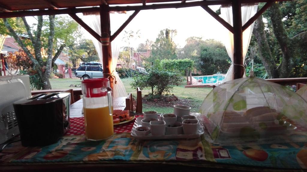 Hostel Y Posada Colibri Puerto Iguazú Kültér fotó